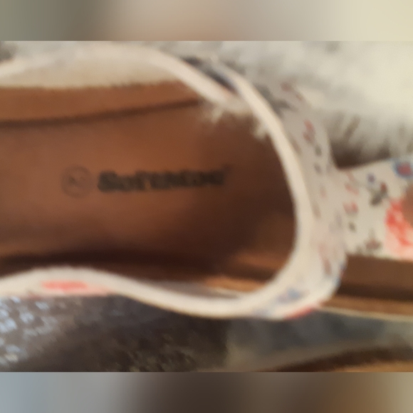 Floral Girl's Size 2 Softmoc Birkenstock Style Thong Sandal - Picture 2 of 5